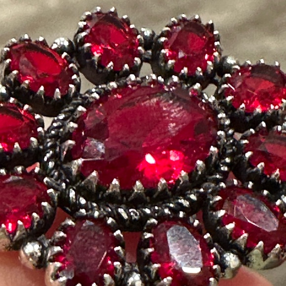 Elegant Red Gemstone Sterling Silver ring - Picture 2 of 4
